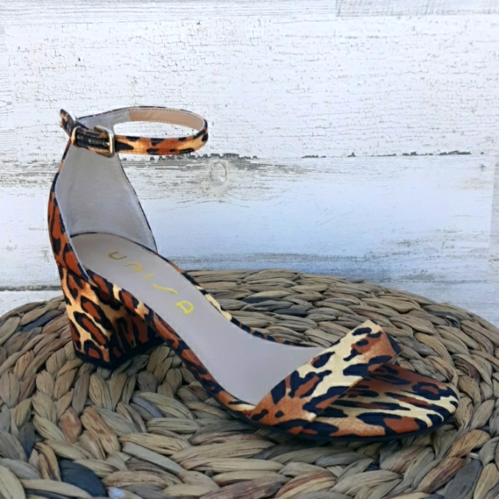 EUC UNISA UNREWNI SANDAL - Picture 9 of 9